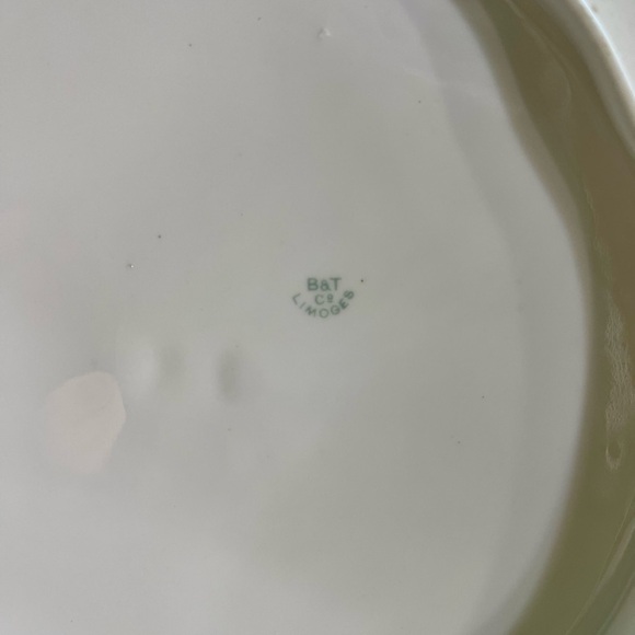 VINTAGE, B&T LIMOGES FRANCE, ROUND SERVING BOWL WITH LID. - Picture 10 of 16